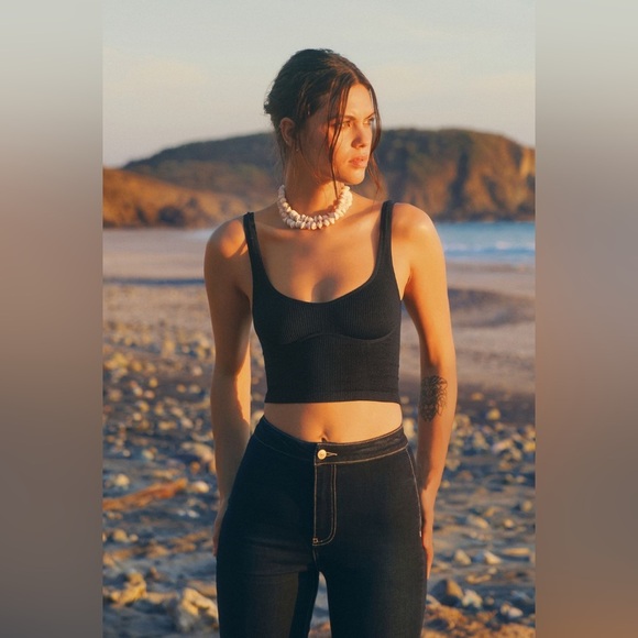 Meg Seamless Crop NWOT black - Picture 1 of 4